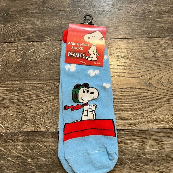 Peanuts Ankle High Socks SZ W-9-11‎ NEW - Picture 1 of 4